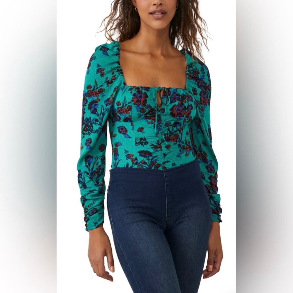 NWT Free People Hilary Print Keyhole Neck Top💕